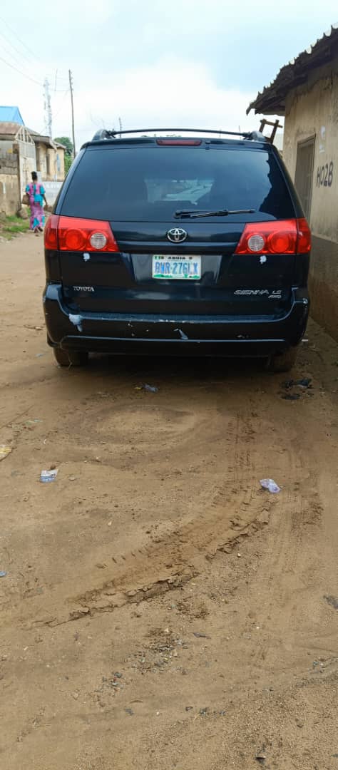 Naija Used 2010 Toyota Sienna