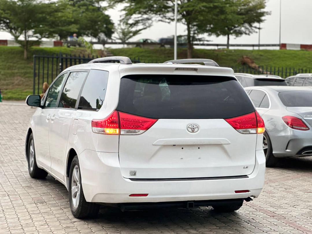 Foreign Used 2010 Toyota Sienna