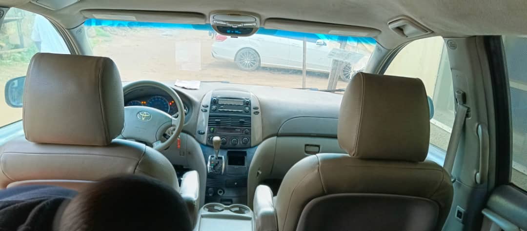 Naija Used 2010 Toyota Sienna